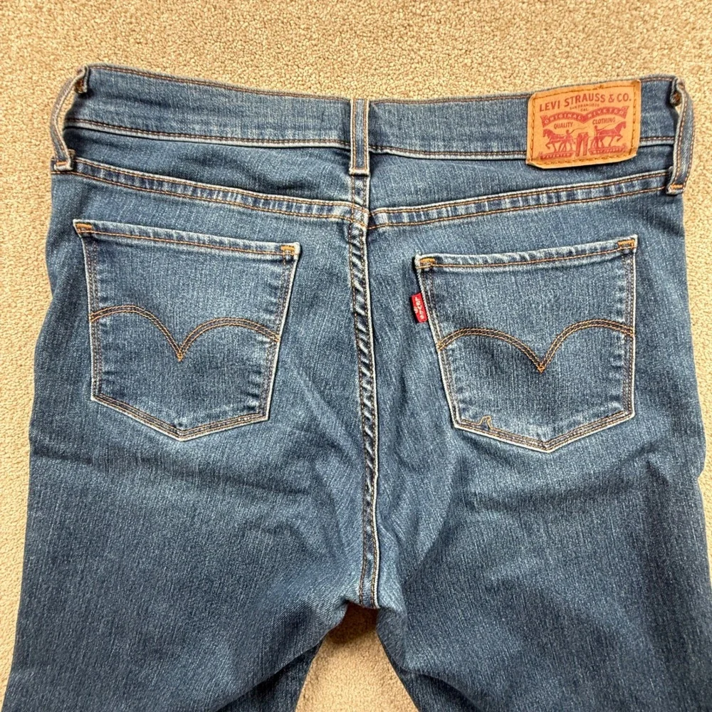 Levis 314 Shaping Straight Jeans Womens 30 Medium Wash Denim Blue Pants